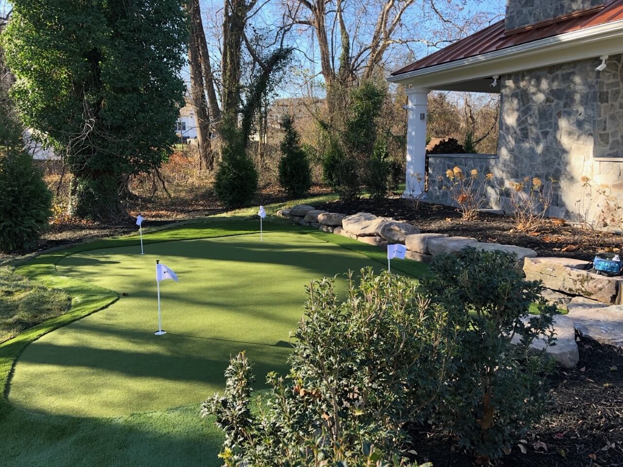 Backyard putting green installed by SYNLawn Chesapeake Bay