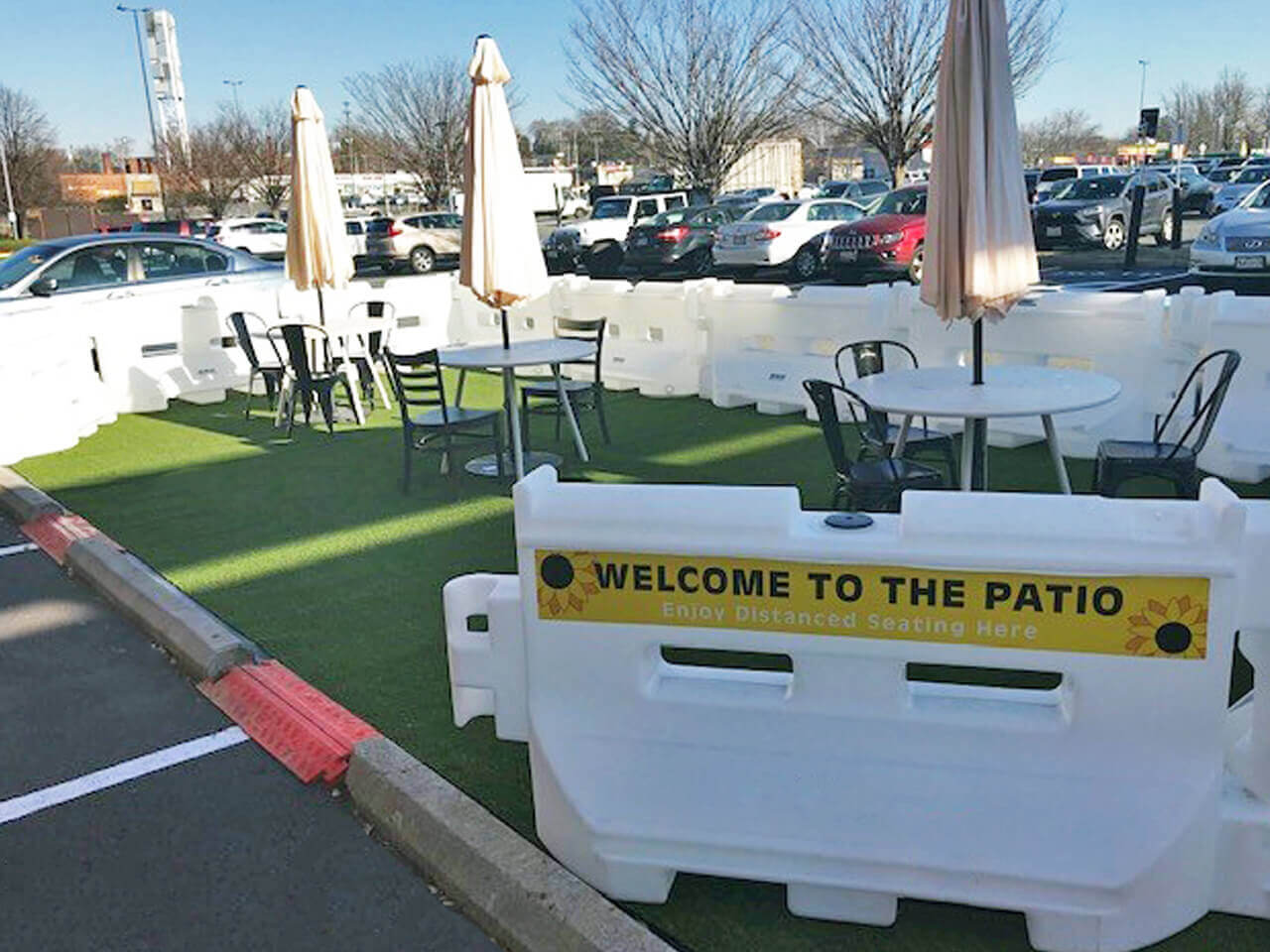 Artificial Grass for Commercial & Restaurant Outdoor Seating Areas in