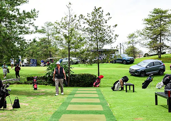 Golfers on SYNLawn artificial golf turf