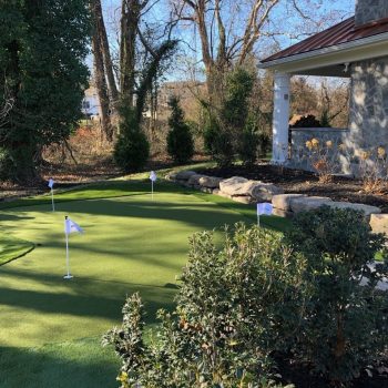 Backyard putting green installed by SYNLawn Chesapeake Bay