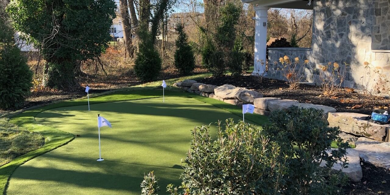 Backyard putting green installed by SYNLawn Chesapeake Bay